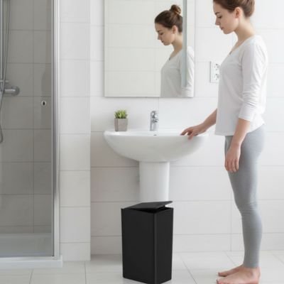 Petite poubelle salle de bain avec couvercle supérieur à pression pour toilettes blanche élégante