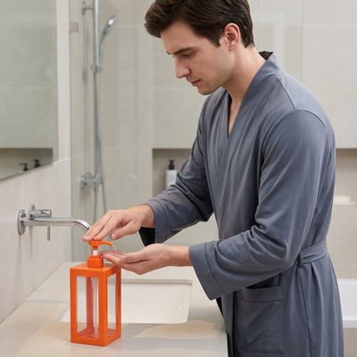 Distributeur de savon liquide manuel, cubique, orange vif et transparent , 