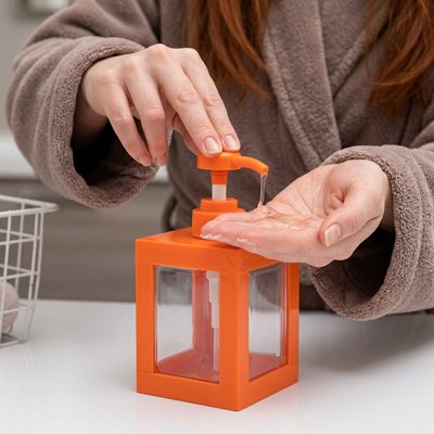Distributeur de savon liquide orange vif et transparent cubique, petit modèle