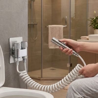 Douchette toilette blanche, cordon extensible, très moderne, longue tête fonctionnelle 