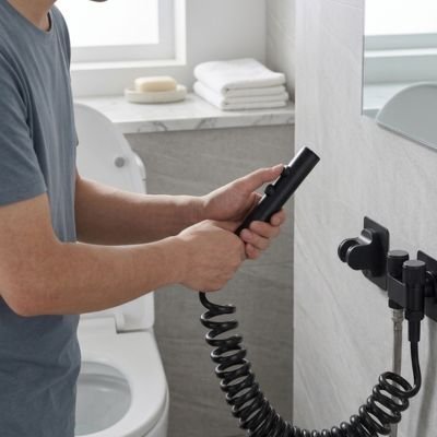 Douchette toilette noir cordon extensible, très moderne, longue tête fonctionnelle 