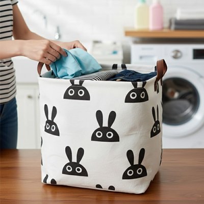Panier linge en tissu motif lapin avec poignées latérales