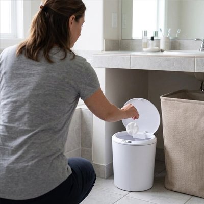 petit poubelle salle de bain facile de nettoyage, à capteur 