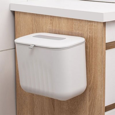 Petit poubelle salle de bain suspendue très élégante et fonctionnelle  