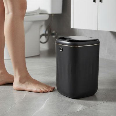 Petite Poubelle salle de bain noire capteur automatique 