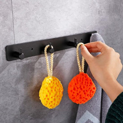 Porte manteau mural salle de bain barre noire à 4 crochets 