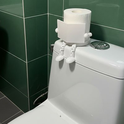 Porte papier toilette blanc petit lecteur assis pour lire un livre