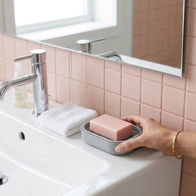 Porte savon douche gris, double couche en plastique avec drain aux bords arrondis