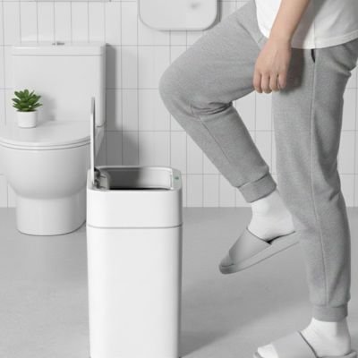 Poubelle de salle bain blanche discrète  avec capteur, anti-odeurs,