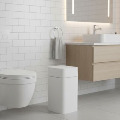Poubelle salle de bain blanche compacte discrète