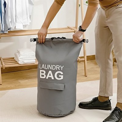 Sac à linge sale gris imperméable grand format à suspendre fermeture très solide et sangle de portage