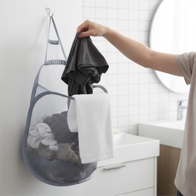 sac linge sale gris en filet, suspendu 