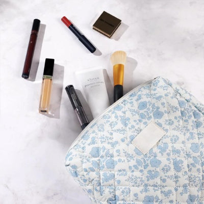 Trousse de toilette en coton matelassé organisateur de cosmétiques, blanche carrée, motif fleurs bleu 