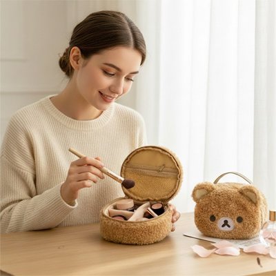Trousse de toilette en peluche marron ronde avec poignée