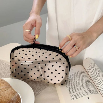 Trousse de toilette femme beige transparente à fermeture éclair motifs petits cœurs noirs