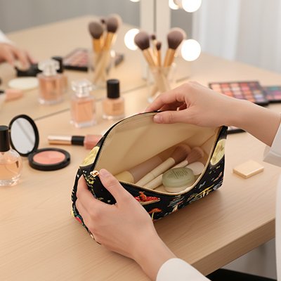 Trousse de toilette femme fermeture dorée motif champignons papillons nuit 