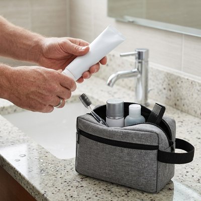 trousse de toilette homme, poche principale zippée, 1 poche frontale extérieure zippée, gris