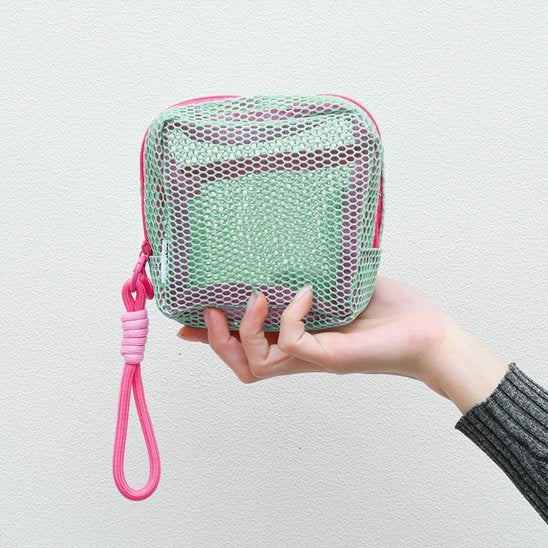 Trousse de toilette mini pochette carrée en maille transparente, verte, lanière rose 